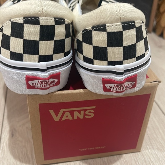 New Classic Slip-On Bi Black and White Sz 6.5 - Picture 2 of 7